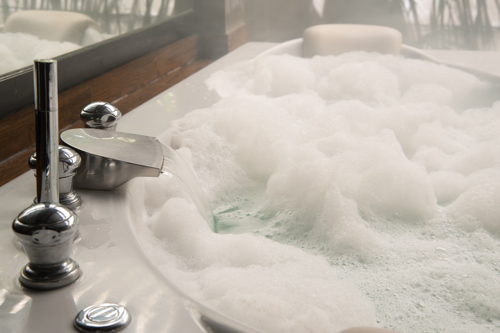 5 dicas para preparar banho relaxante de banheira
