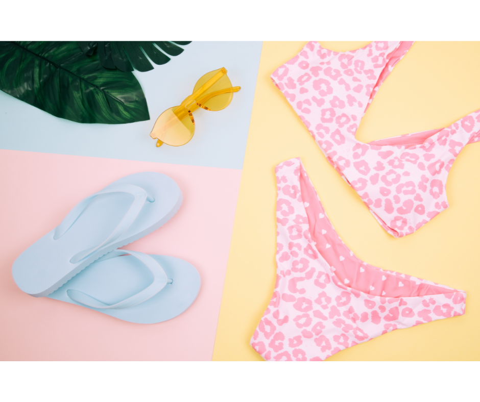 Dicas para comprar biquíni online | Foto biquíni rosa e chinelo azul | Cia Marítima